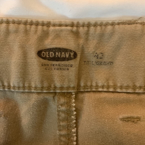 Gently Used Old Navy Khaki cargo shorts Men’s waist size 42 Tall - Picture 5 of 6